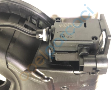 Opel Astra J HB Yakıt Depo Kilit Mekanizma ve Motoru